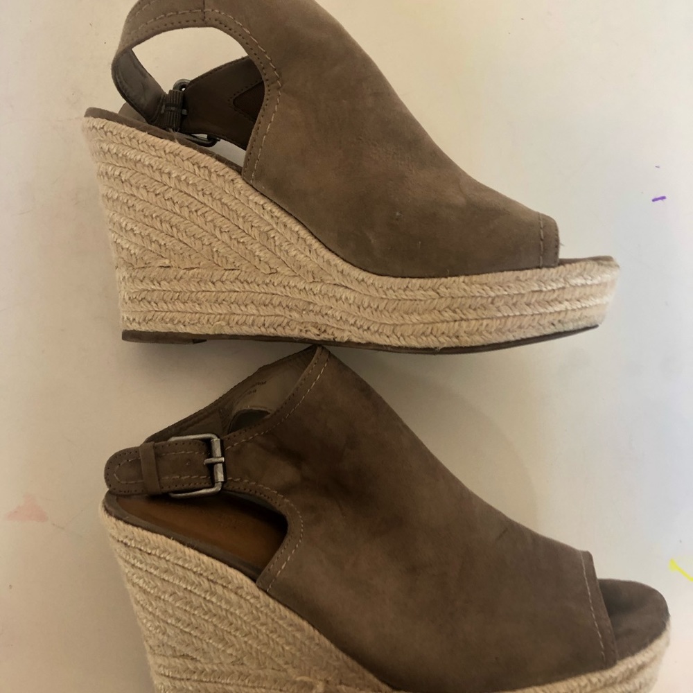 Tan wedges size 8.